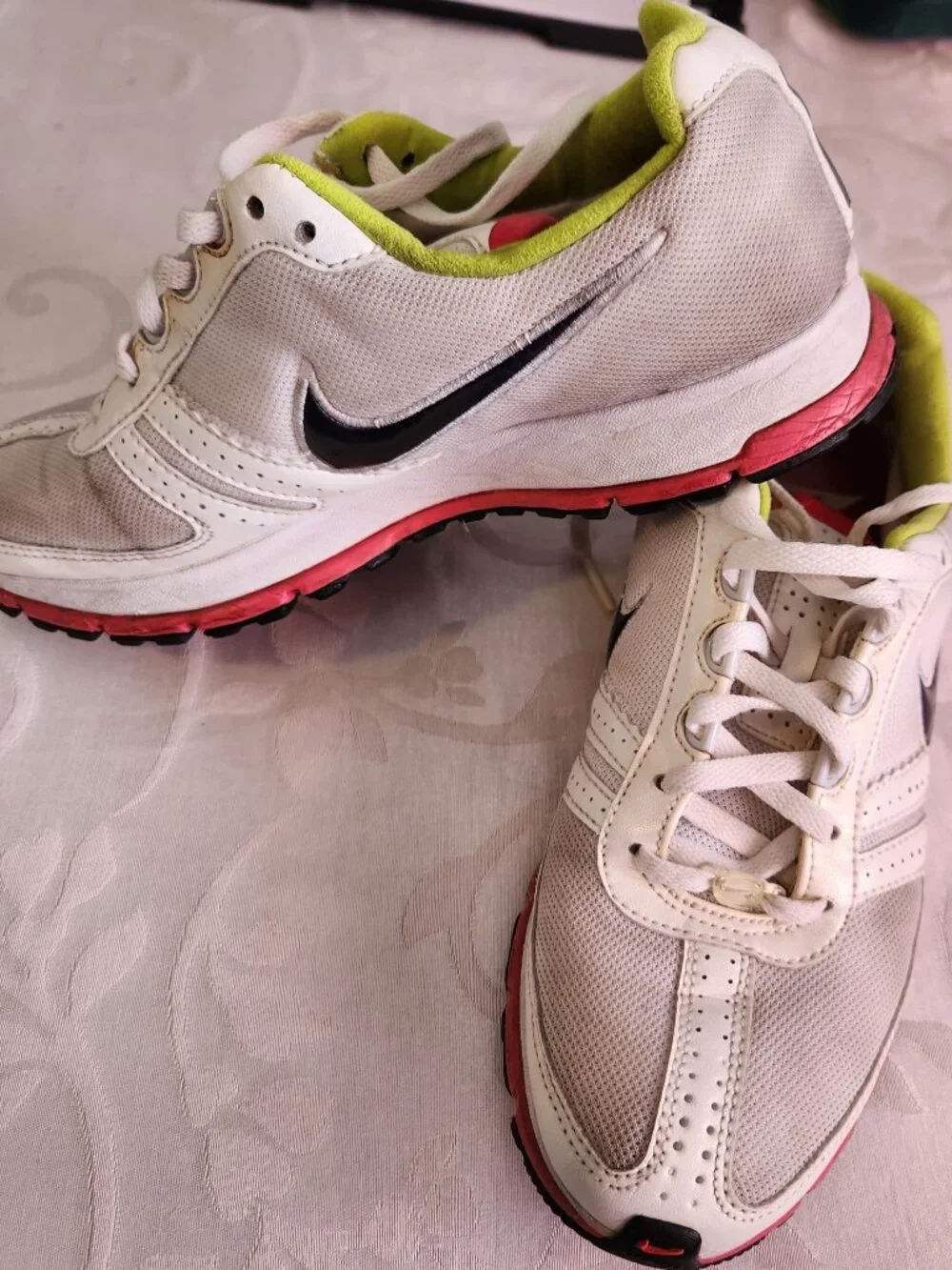 Nike Womens Running Shoes Size 7 White Breathable Mesh Athletic Sneakers lace up - Picture 3 of 11